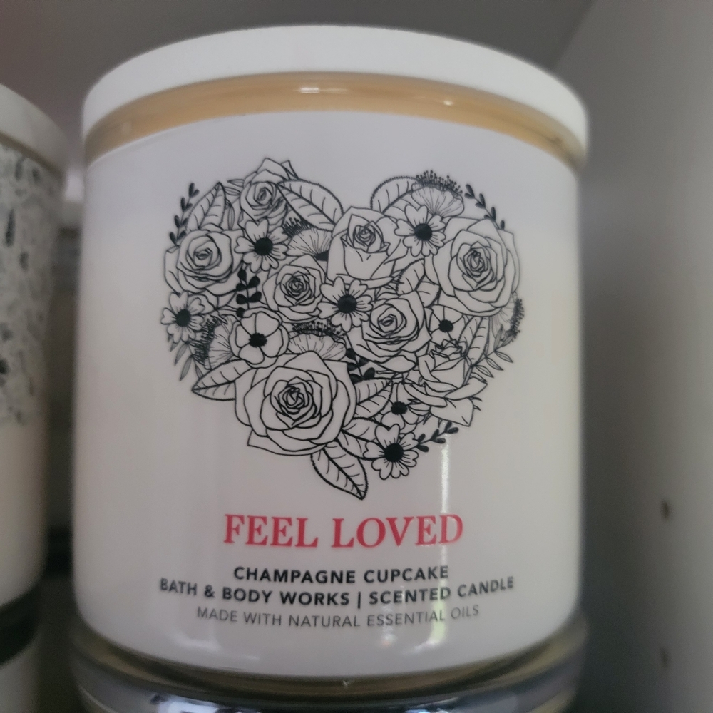 Bath & Body Works Feel Loved/ Champagne Cupcake 3-Wick Candle w/lid